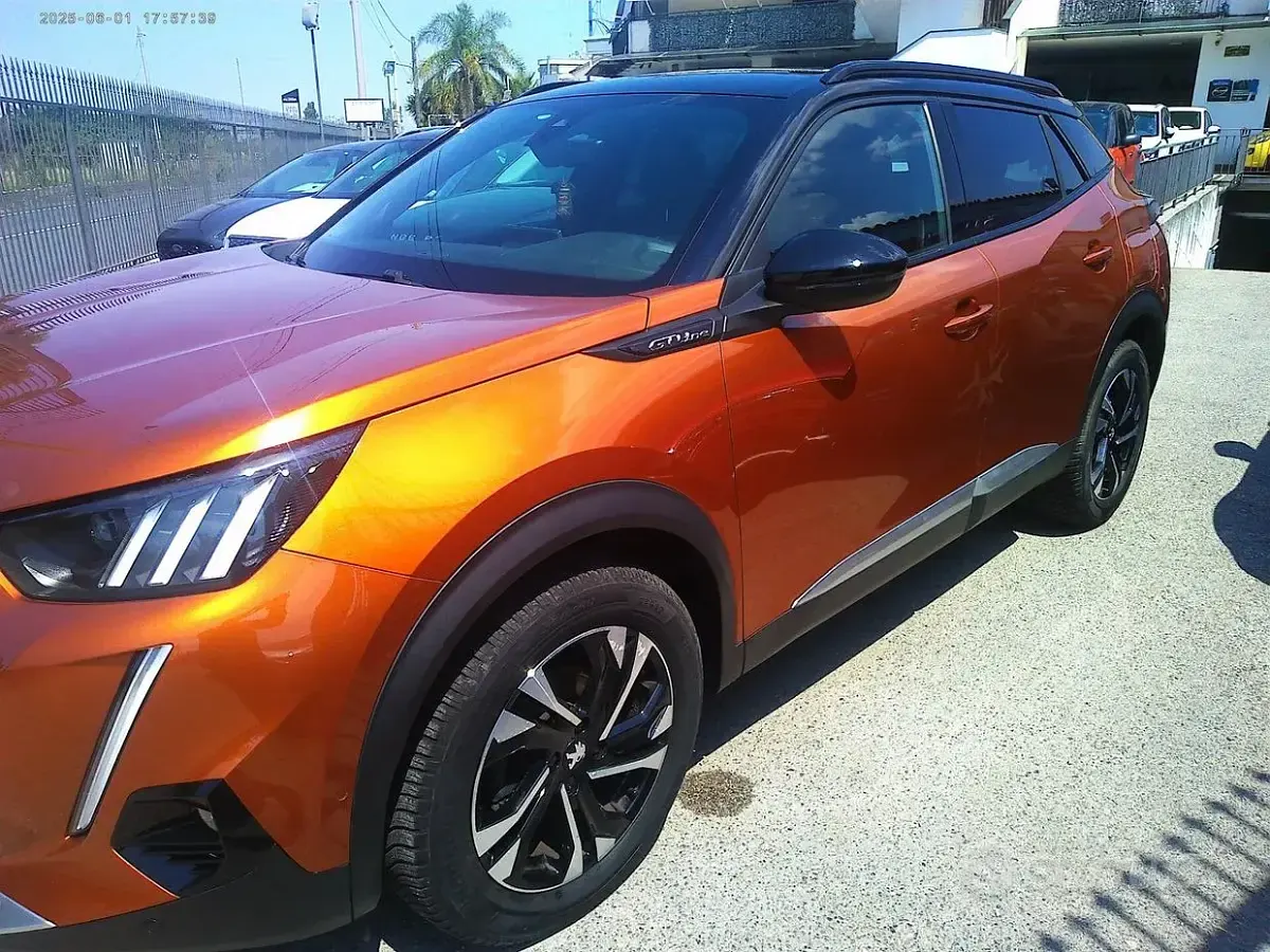 Usata Peugeot 2008 GT-line 131 CV (96 kW) 2020 Arancione SUV