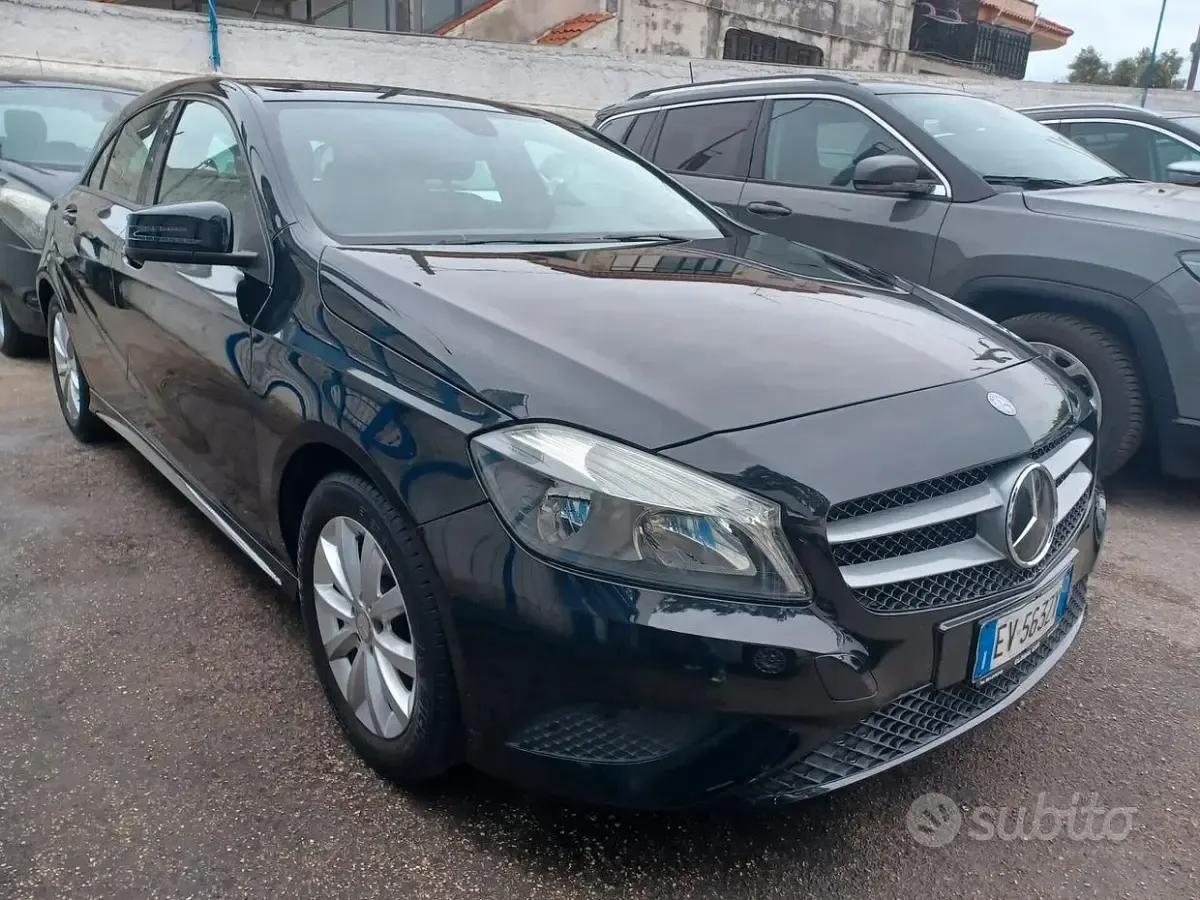 Usata Mercedes A180 109 CV (80 kW) 2014 Nero Utilitaria