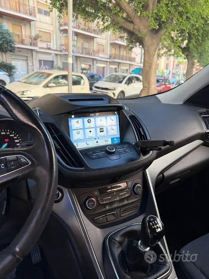 Usata Ford Kuga 120 CV (88 kW) 2017 Grigio SUV