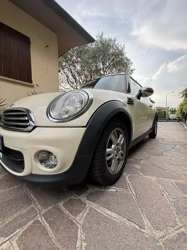 Usata Mini ONE 75 CV (55 kW) 2012 Bianco Utilitaria