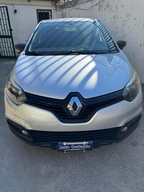 Usata Renault Captur Iconic 90 CV (66 kW) 2016 Grigio SUV
