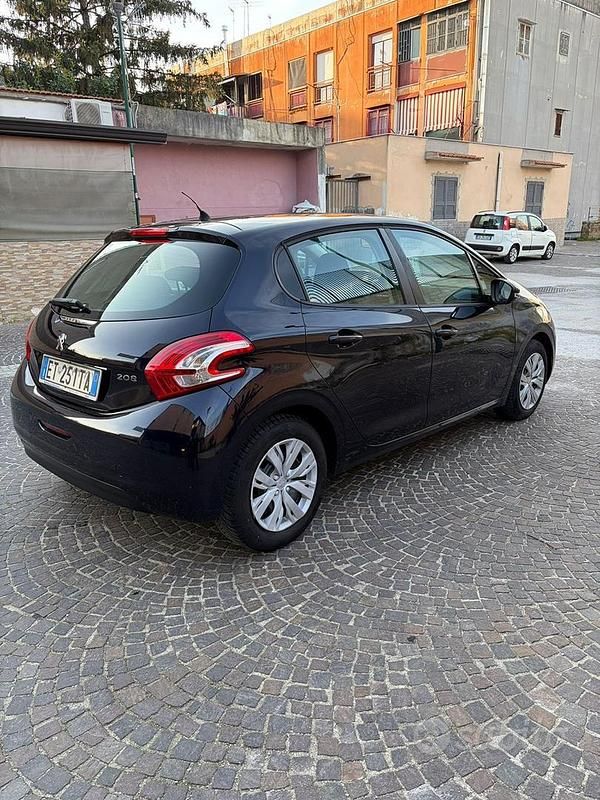 Usata Peugeot 208 82 CV (60 kW) 2014 Blu Utilitaria