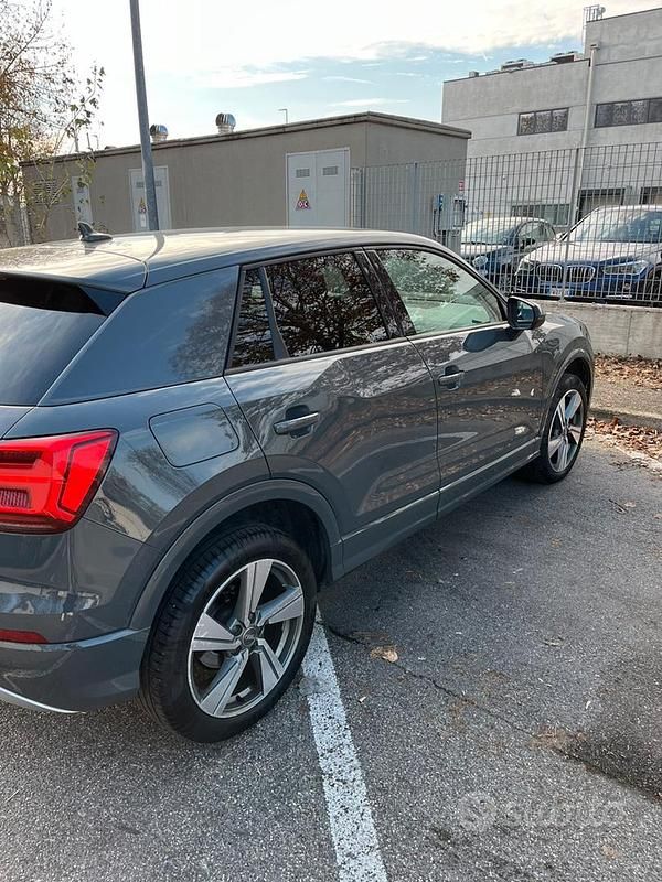 Usata Audi Q2 116 CV (85 kW) 2017 Grigio SUV
