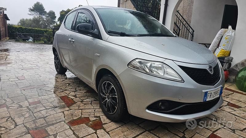Usata Lancia Ypsilon 69 CV (50 kW) 2018 Grigio Utilitaria