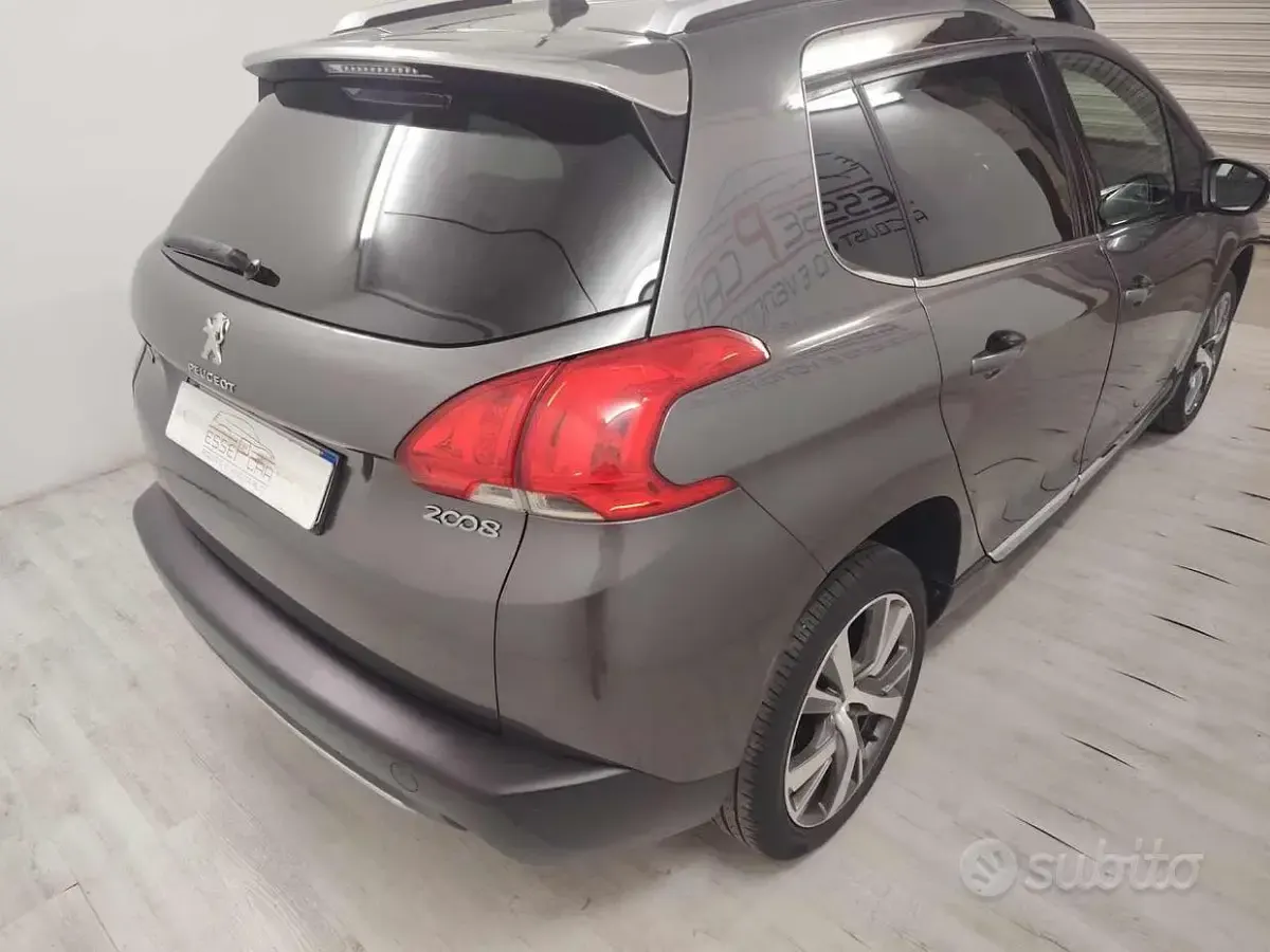 Usata Peugeot 2008 Allure 99 CV (72 kW) 2015 Grigio SUV