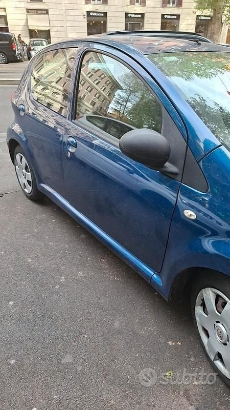 Usado Toyota Aygo 68 HP (50 kW) 2007 Azul Citadino