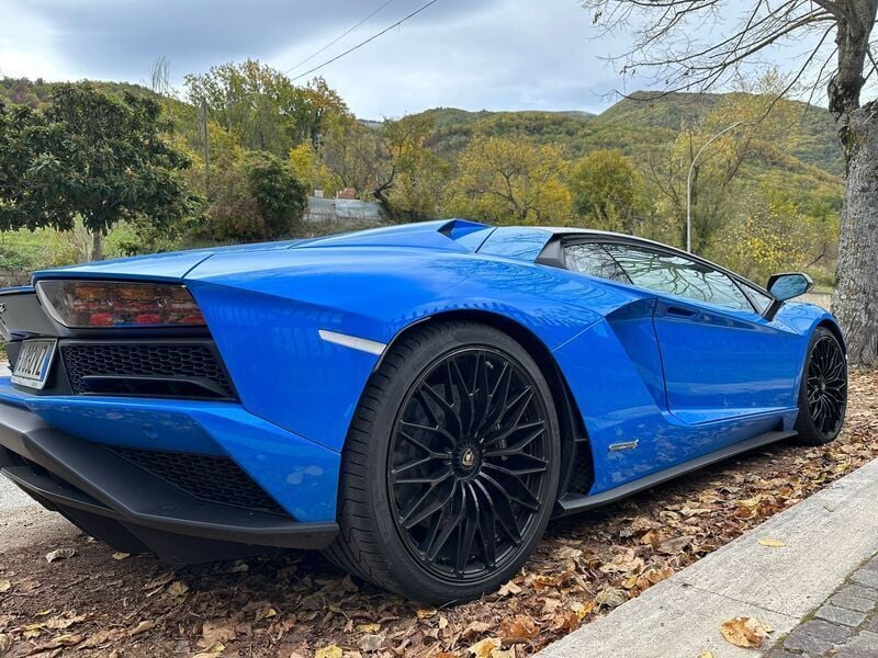 Usata Lamborghini Aventador 770 CV (566 kW) 2017 Blu Coupé