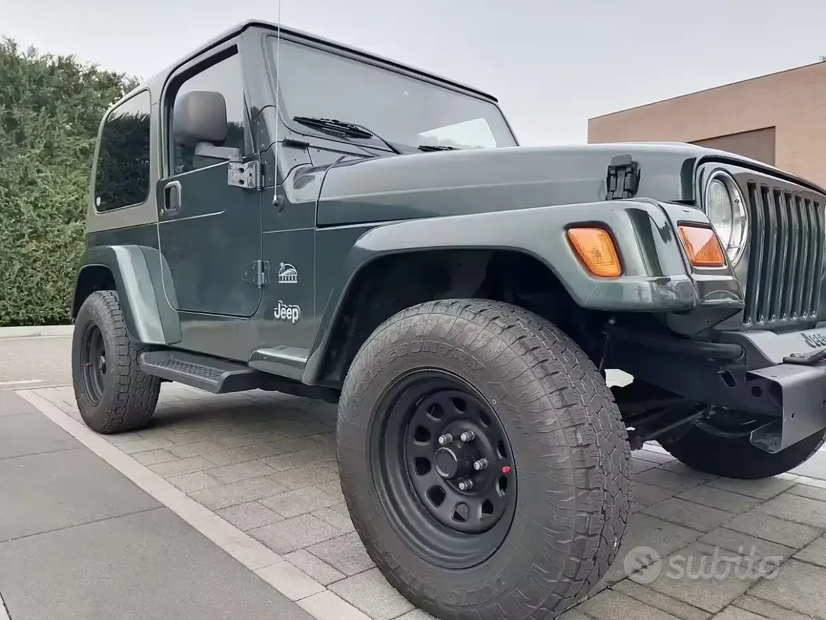 Usata Jeep Wrangler Sport 177 CV (130 kW) 2003 Verde SUV