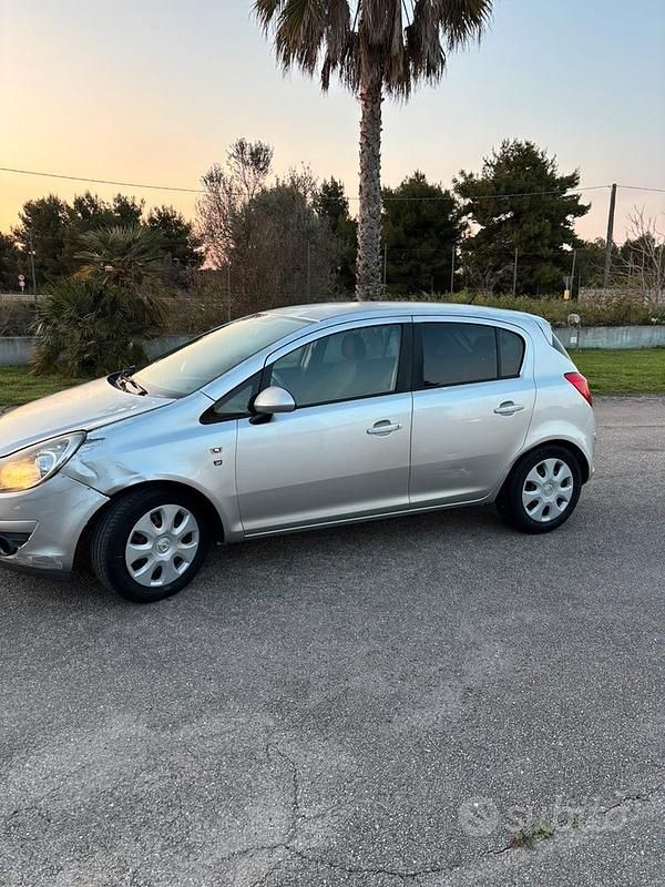 Usata Opel Corsa 95 CV (69 kW) 2010 Grigio Utilitaria