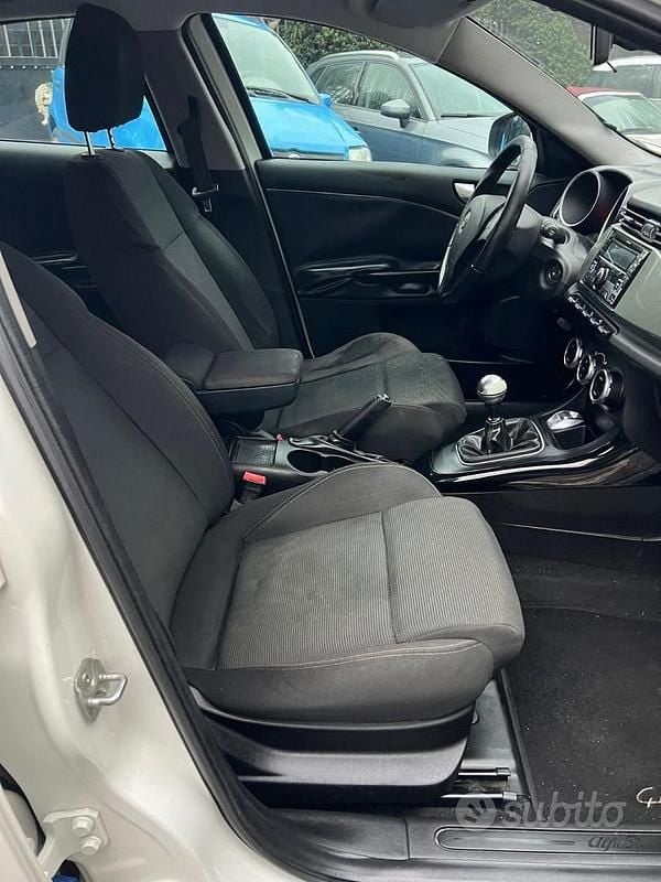 Usata Alfa Romeo Giulietta 170 CV (125 kW) 2011 Bianco Utilitaria
