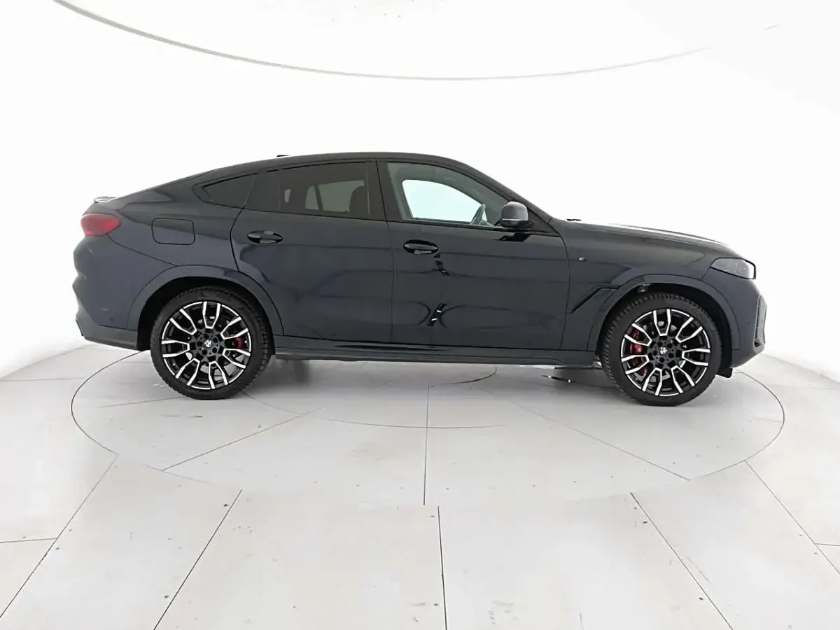 Usata BMW X6 M Sport 298 CV (219 kW) 2023 Carbon black SUV