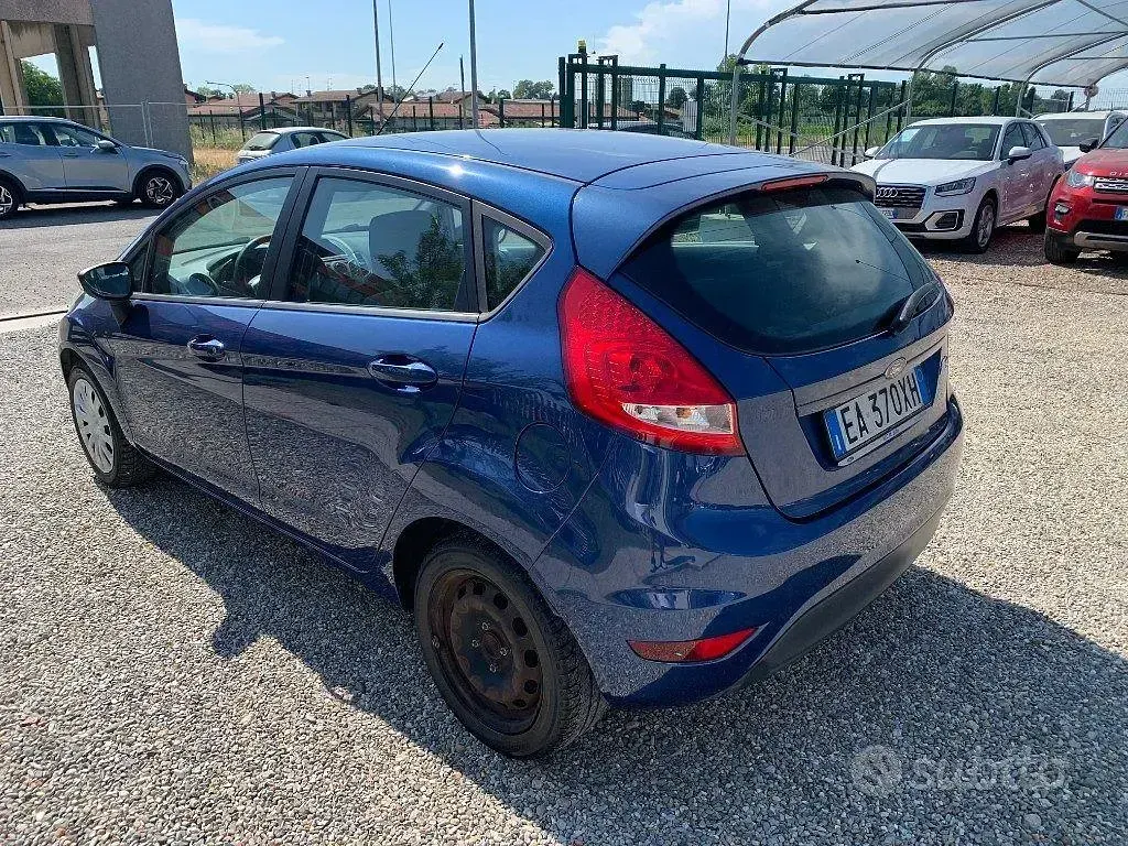 Usata Ford Fiesta 82 CV (60 kW) 2010 Bluazzurro Berlina