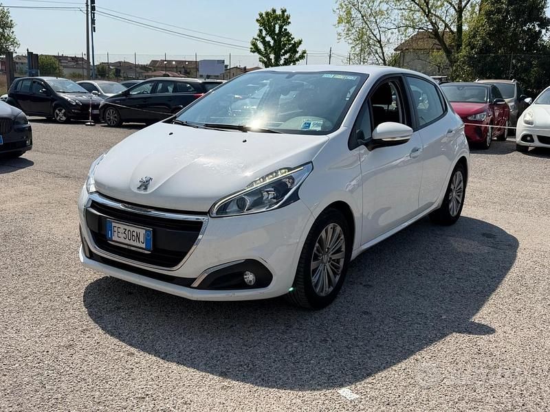 Begagnad Peugeot 208 Active 82 HK (60 kW) 2016 Vit Halvkombi