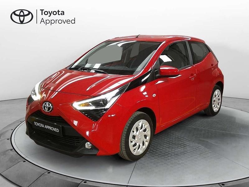 Rosso Usata 2021 Toyota Aygo Connect Style Due volumi | 11.900 € (Buon prezzo) - Immagine 1/3