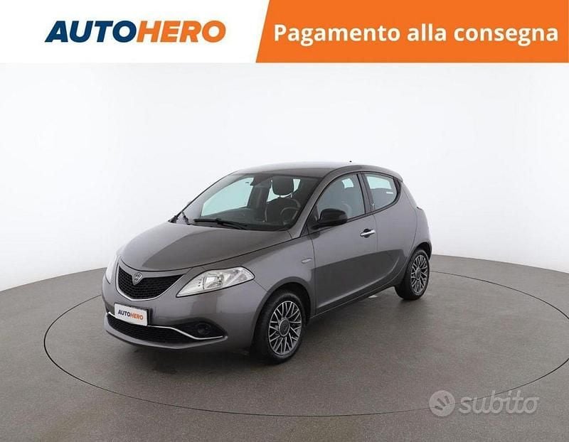 Usata Lancia Ypsilon Gold 70 CV (51 kW) 2016 Grigio Utilitaria