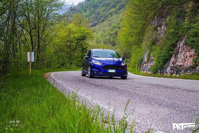 Usata Ford Fiesta ST 182 CV (133 kW) 2015 Blu/azzurro Berlina