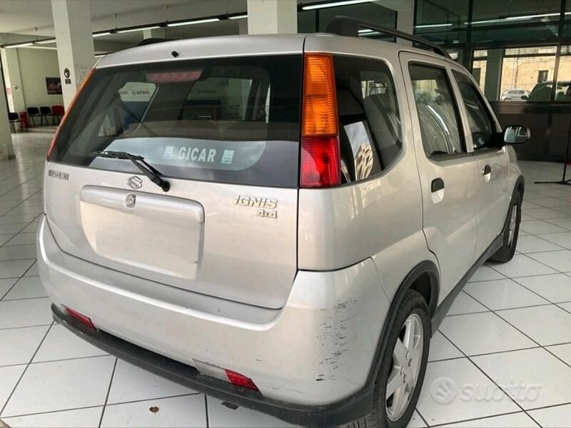 Usata Suzuki Ignis 99 CV (72 kW) 2004 Argento Utilitaria