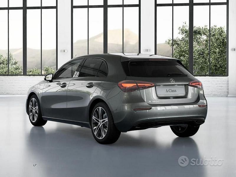 Usata Mercedes A180 Progressive 116 CV (85 kW) 2024 Grigio Berlina