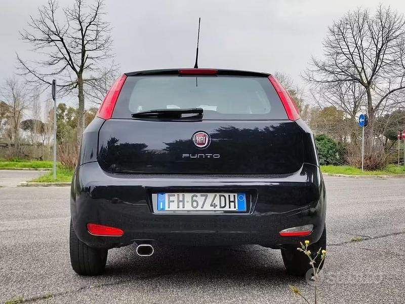 Usata Fiat Punto Lounge 69 CV (50 kW) 2017 Nero Utilitaria