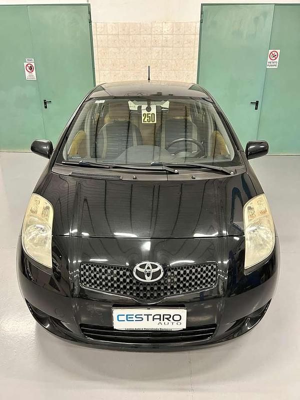 Usata Toyota Yaris Sol 87 CV (63 kW) 2007 Nero Utilitaria