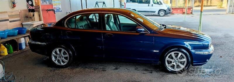 Blu/azzurro Usata 2005 Jaguar X-type Classic Tre volumi | 5700 € (Buon prezzo) - Immagine 1/4