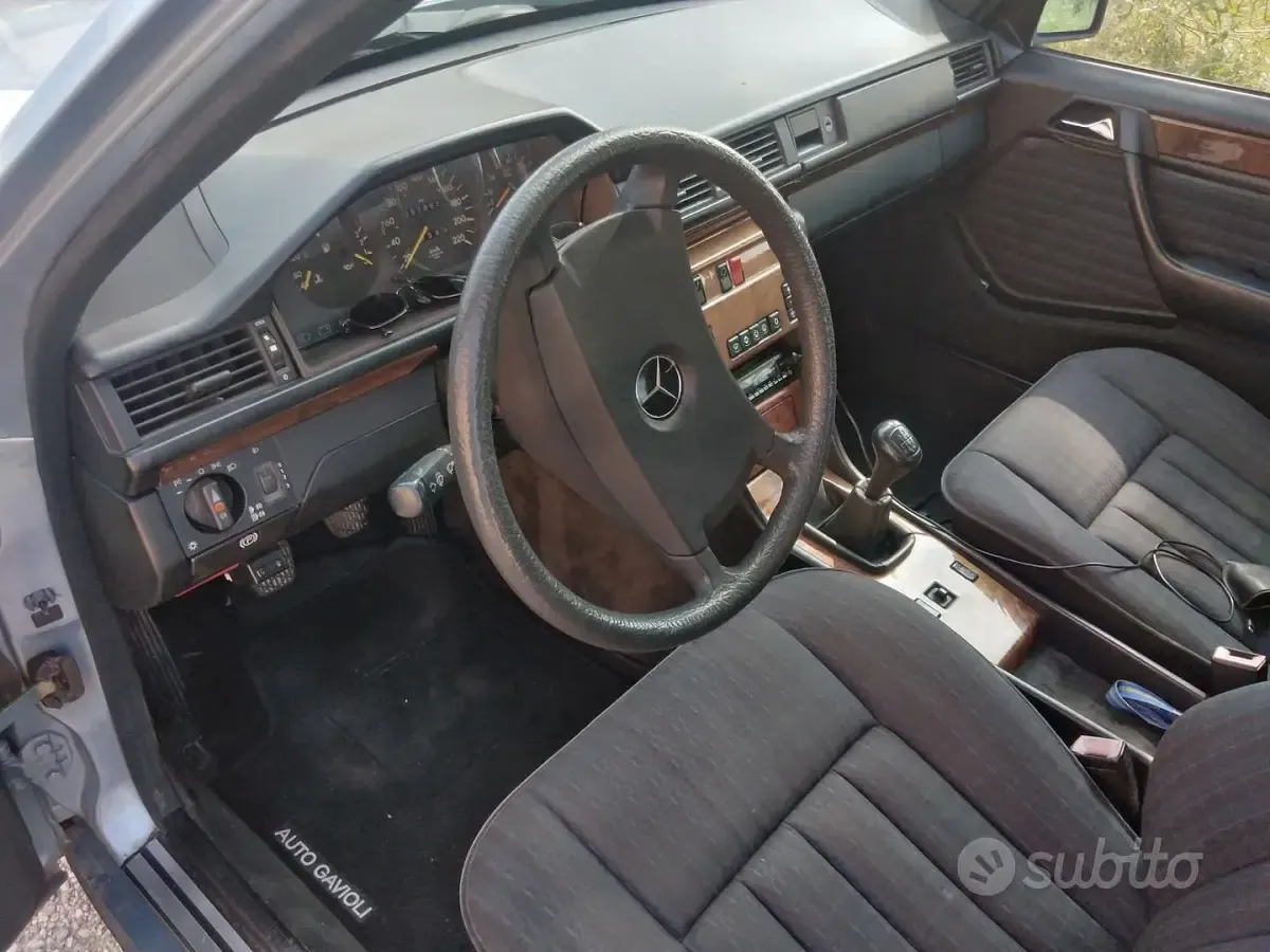 Usata Mercedes 200 109 CV (80 kW) 1991 Berlina