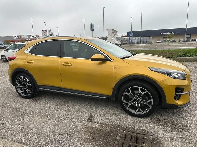 Usata Kia XCeed 140 CV (102 kW) 2019 Oro SUV