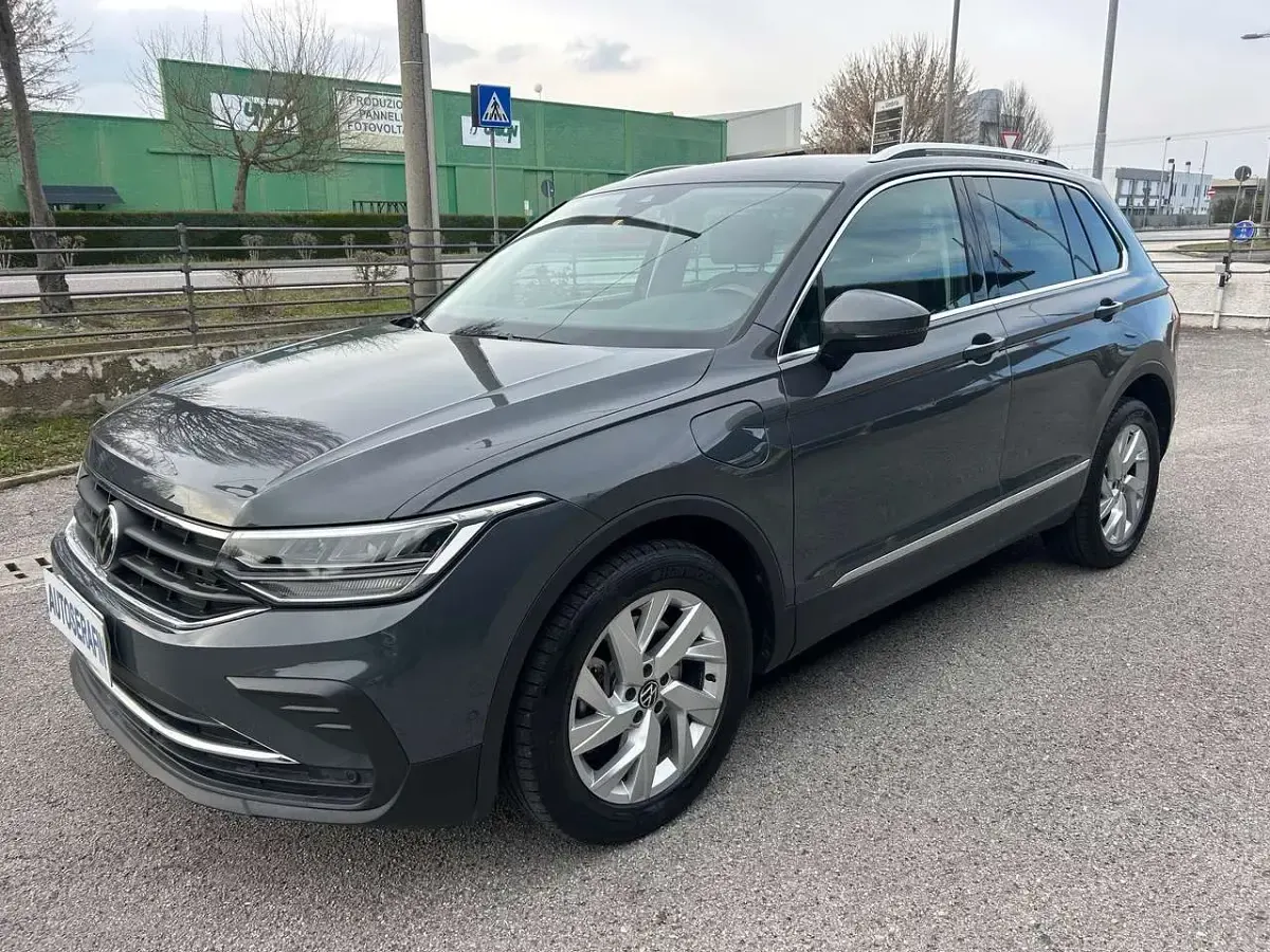 Usata VW Tiguan Elegance 150 CV (110 kW) 2021 Grigio SUV