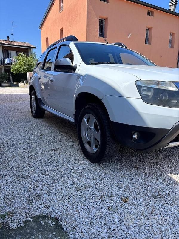 Usata Dacia Duster Lauréate 110 CV (80 kW) 2011 Bianco SUV