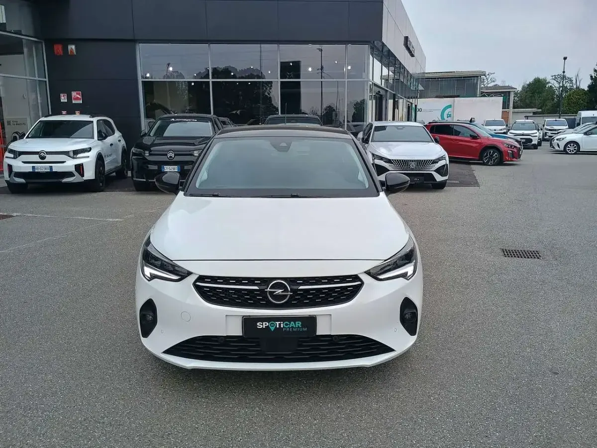 Usata Opel Corsa 101 CV (74 kW) 2023 Bianco pastellotetto nero Utilitaria