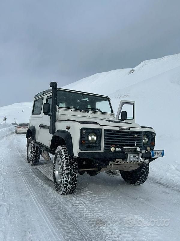 Usata Land Rover Defender 122 CV (89 kW) 2006 SUV