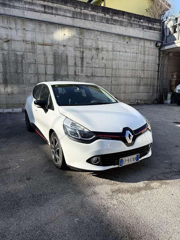 Usata 2013 Renault Clio IV Tre volumi | 6750 € (Buon prezzo) - Immagine 1/4