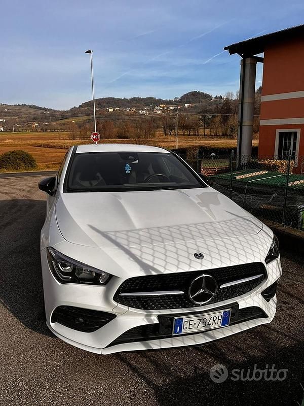 Bianco Usata 2019 Mercedes CLA250 Shooting Brake Station wagon | 25.000 € - Immagine 1/4