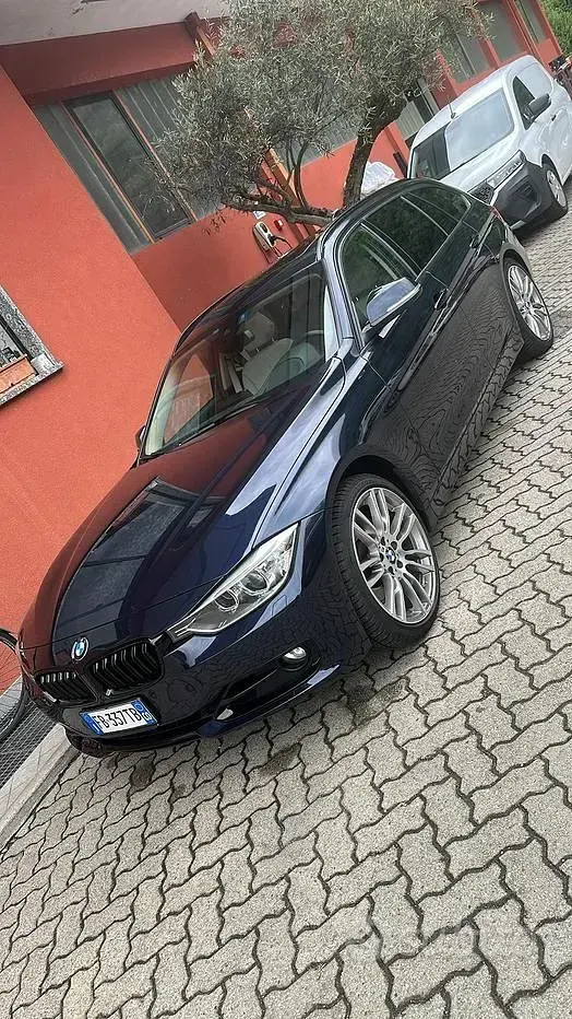 Usata BMW 330 Sport Line 258 CV (189 kW) 2015 Blu Station wagon