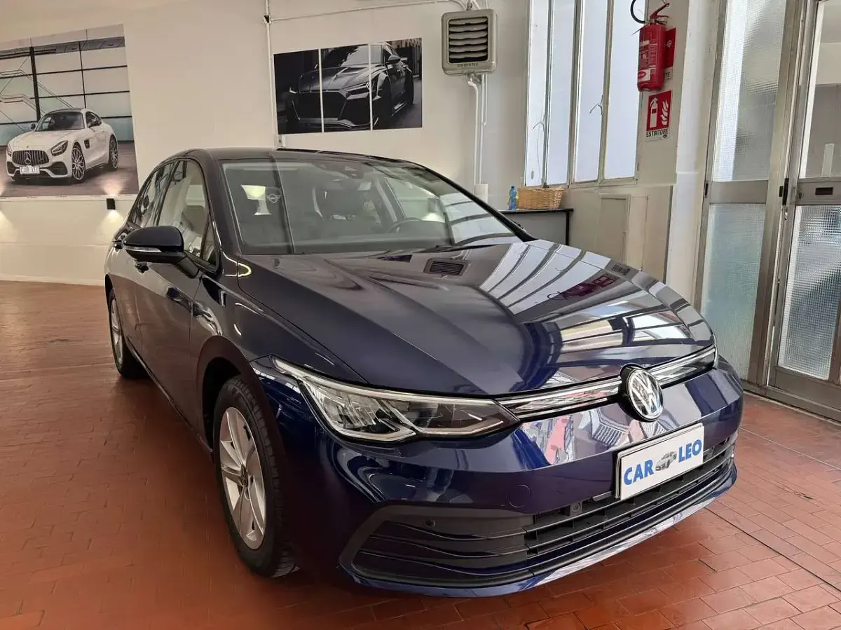 Usata VW Golf VIII Life 110 CV (80 kW) 2022 Blu/azzurro Berlina