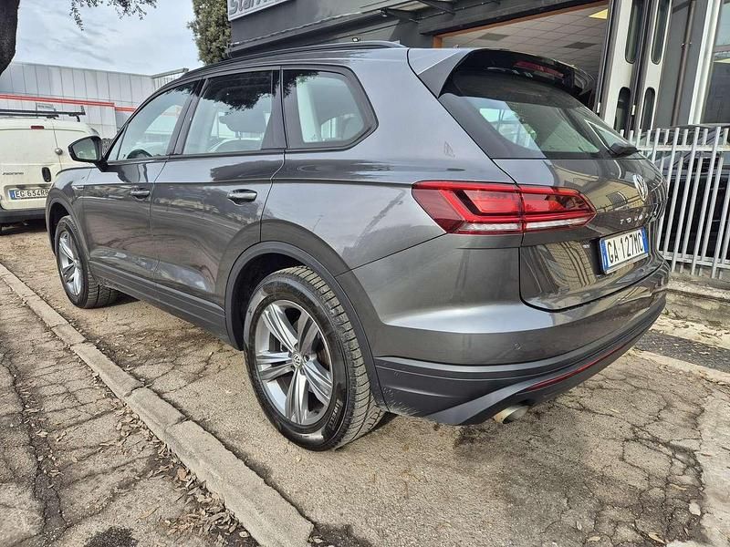 Usata VW Touareg Elegance 231 CV (169 kW) 2020 Grigio SUV