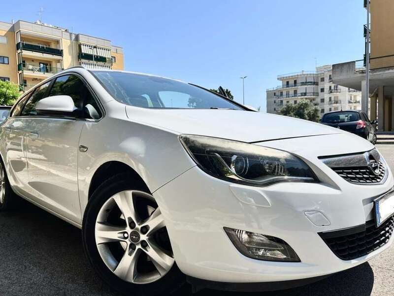 Usato 2011 Opel Astra 1.6 Benzin 180 CV (10.000 €)