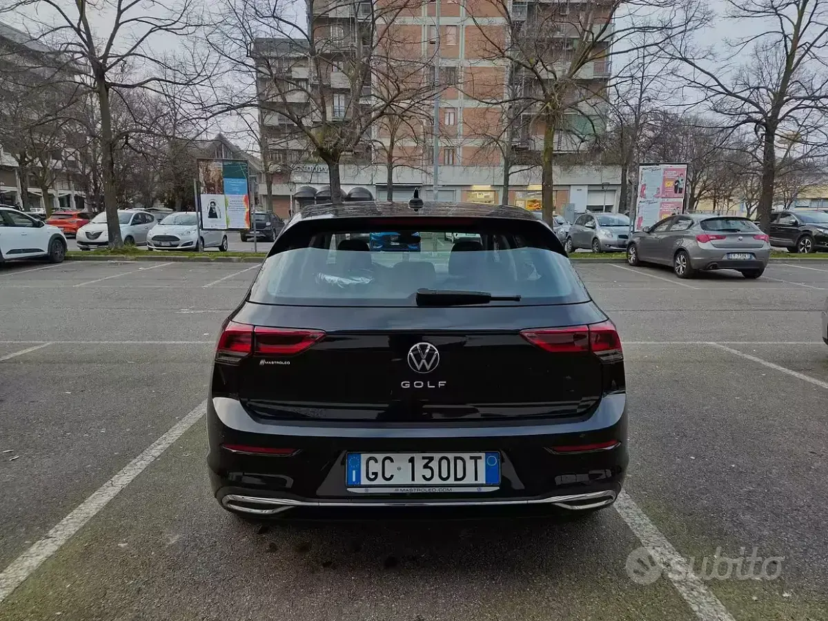 Usata VW Golf VIII 116 CV (85 kW) 2021 Nero Utilitaria