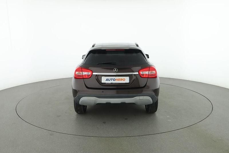 Usata Mercedes GLA200 Business 136 CV (100 kW) 2017 Marrone SUV