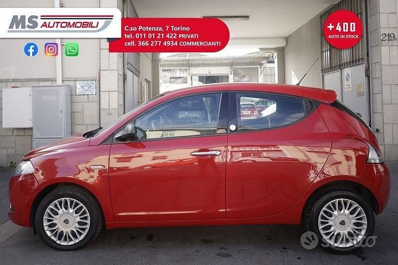 Usata Lancia Ypsilon Gold 69 CV (50 kW) 2017 Rosso Utilitaria