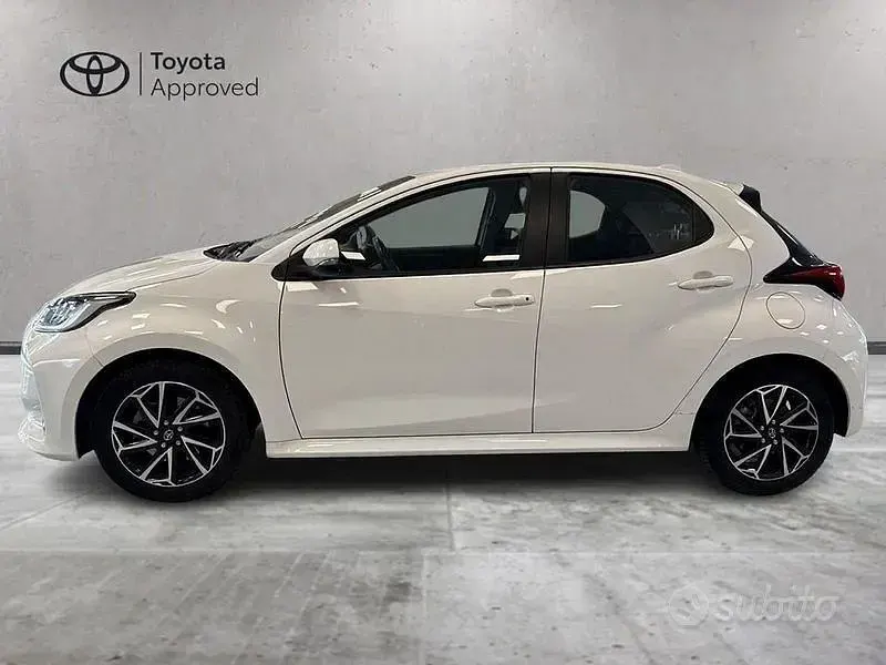 Usata Toyota Yaris Hybrid Trend 116 CV (85 kW) 2022 Bianco Berlina