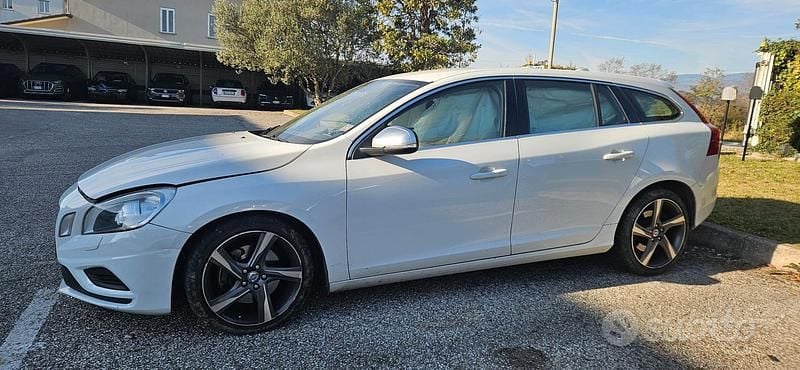Usata Volvo V60 215 CV (158 kW) 2012 Bianco Station wagon