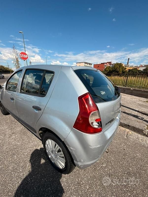 Usata Dacia Sandero 75 CV (55 kW) 2010 Grigio Utilitaria
