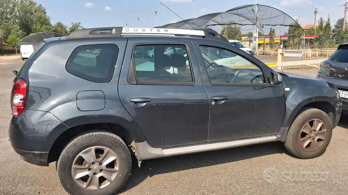 Usata Dacia Duster Lauréate 109 CV (80 kW) 2015 Grigio SUV