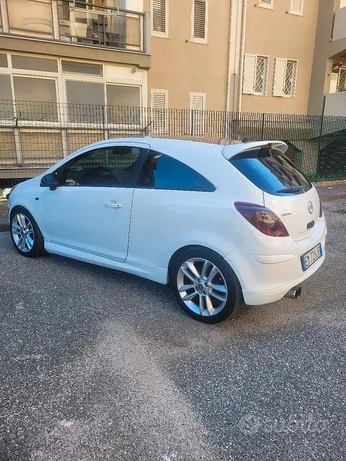 Usata Opel Corsa Sport 54 CV (39 kW) 2012 Utilitaria