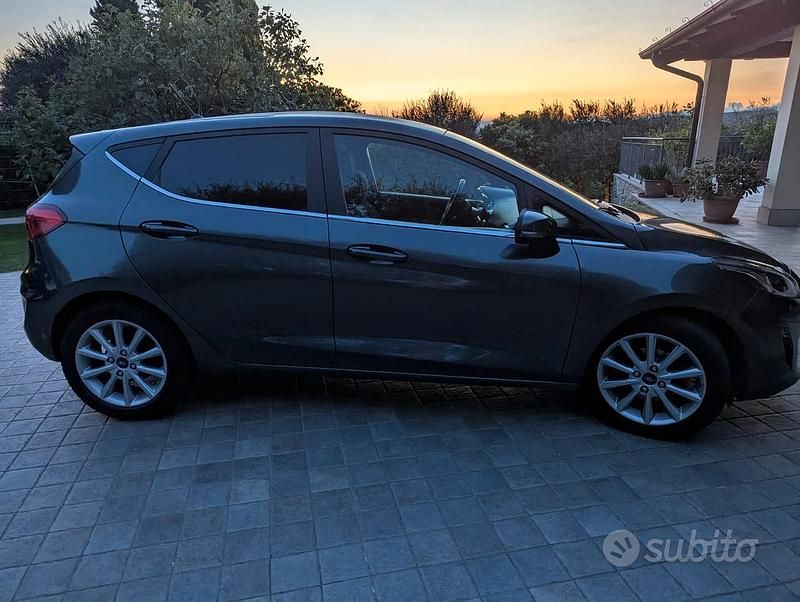 Usata Ford Fiesta Titanium S 101 CV (74 kW) 2019 Grigio Utilitaria