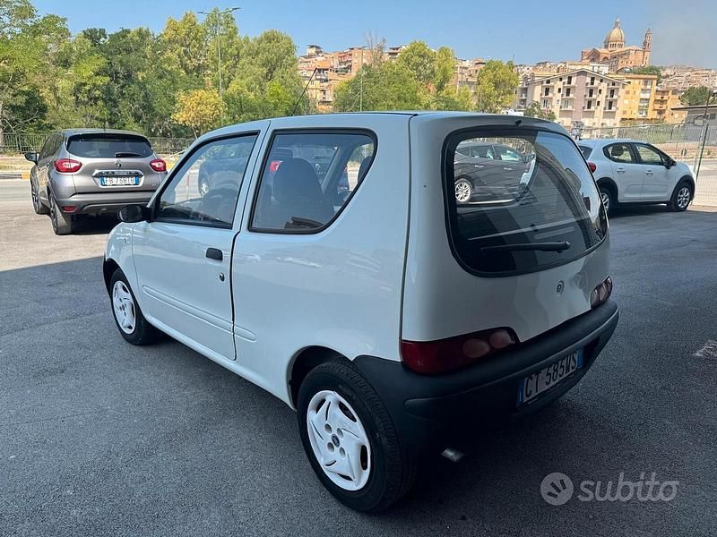 Usata Fiat 600 54 CV (39 kW) 2005 Bianco Berlina