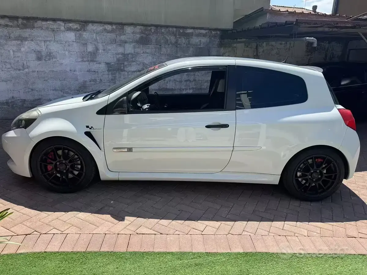 Usata Renault Clio III R.S. 203 CV (149 kW) 2009 Bianco Berlina