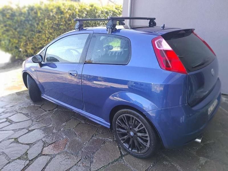 Usata Fiat Grande Punto Sport 131 CV (96 kW) 2006 Blu/azzurro Utilitaria