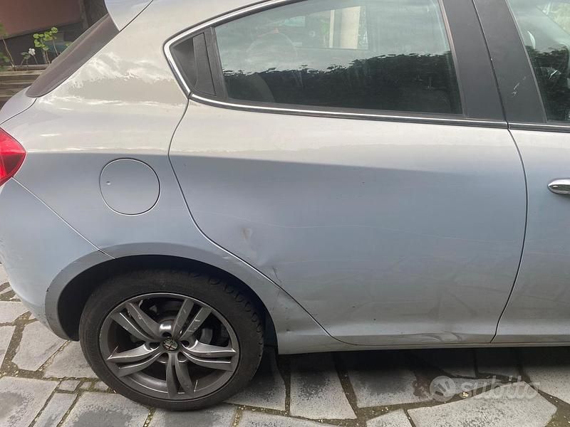 Usata Alfa Romeo Giulietta Distinctive 120 CV (88 kW) 2016 Grigio Utilitaria